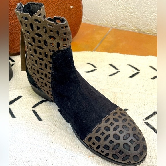 Rebel Women’s Stencil Cut Black Suede and Brown Leather Bootie with 1” heel -8.5 - Picture 6 of 9